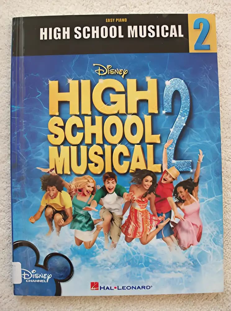 Book cover of 'High School Musical 2: Easy Piano'